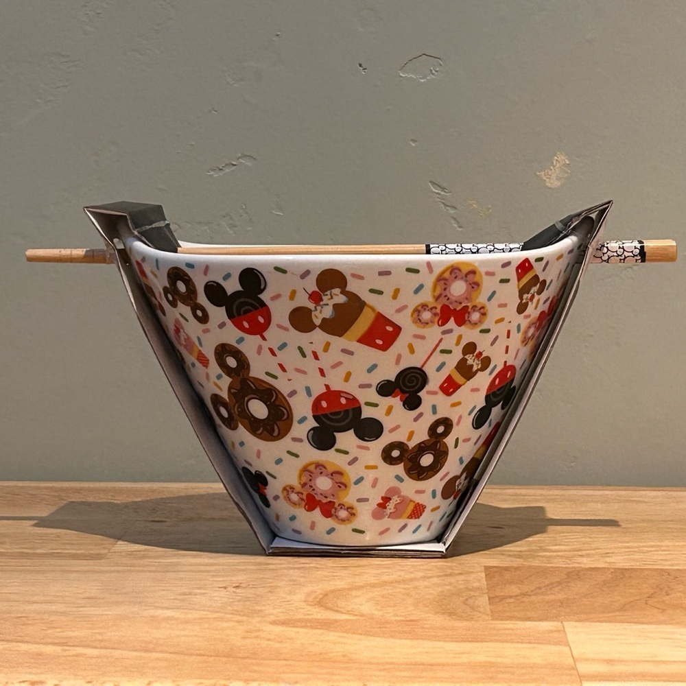 NEW Disney Mickey Mouse Sweet Treats Ceramic Ramen Noodle Bowl With Chopsticks.